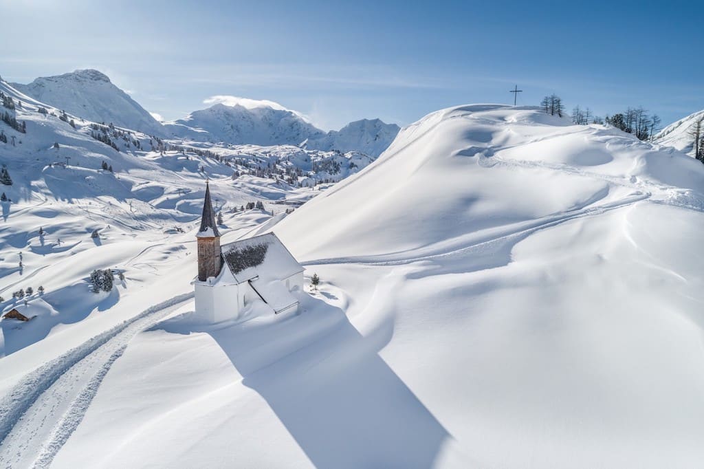 Winteransicht: Lech Valley Lodge am Arlberg
