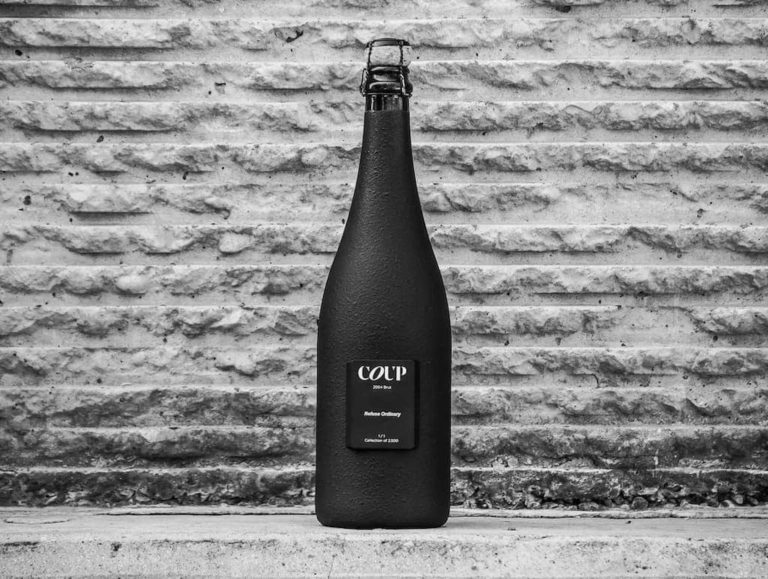 Schwarze COUP Champagne Flasche