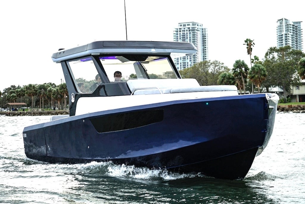 Elektroboot R30 von Blue Innovations Group