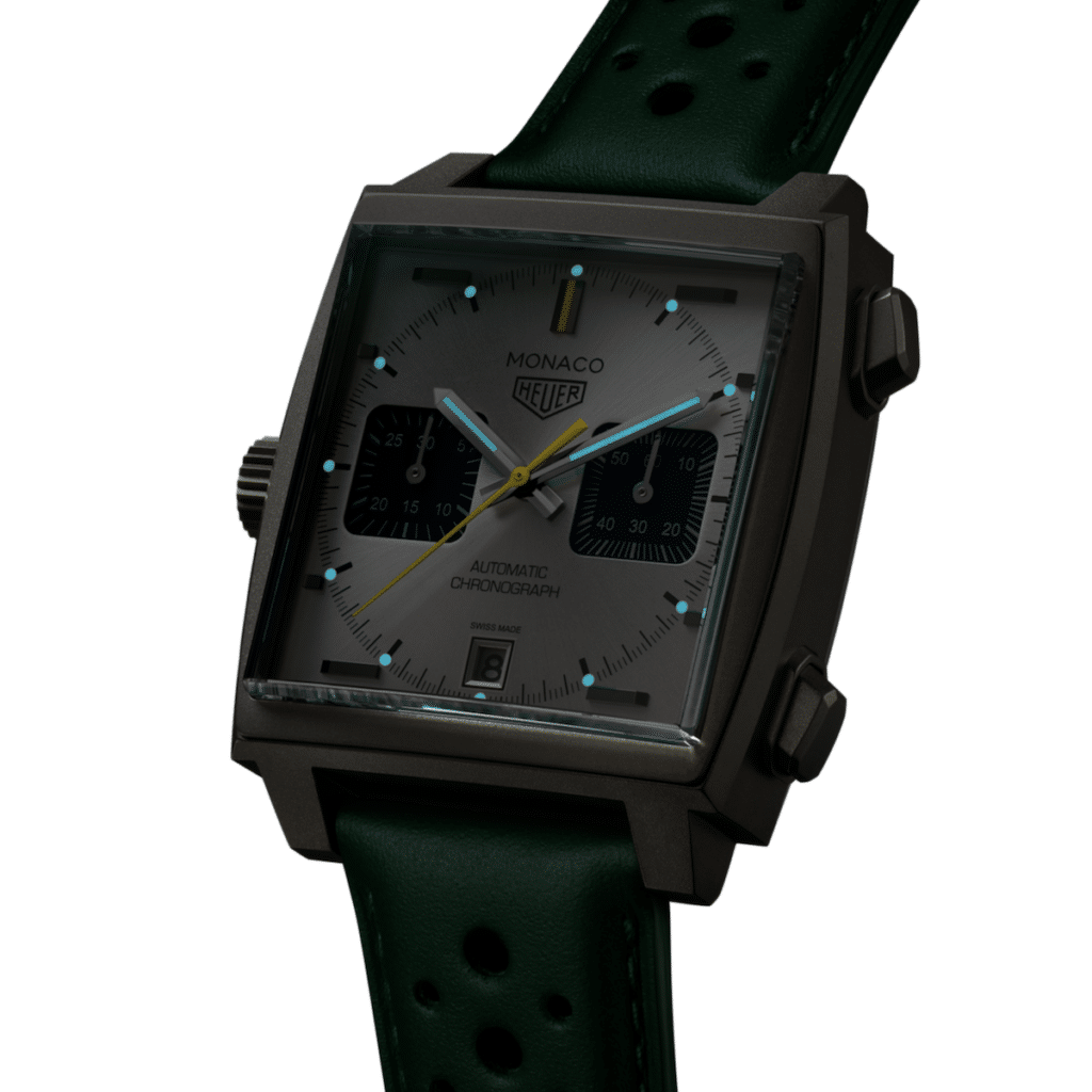 Monaco Chronograph Racing Green im Dunkeln