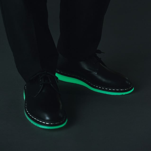 Tripster x Dr. Martens Glow-in-the-Dark Oxford Schuh