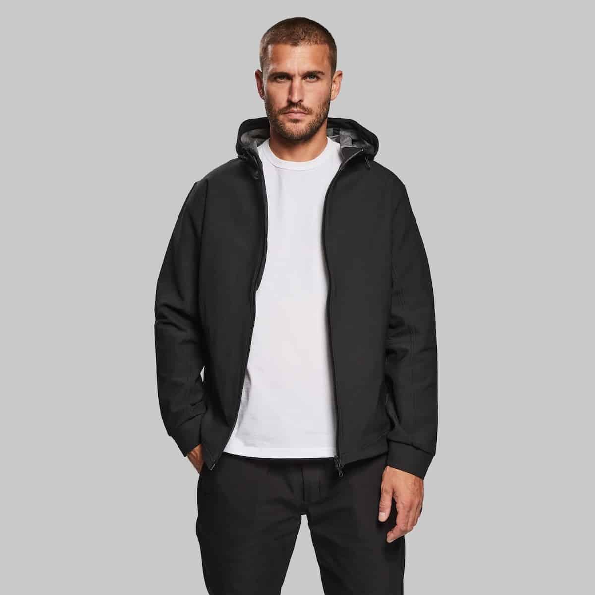 Vollebak Indestructible Jacke in der Black Edition