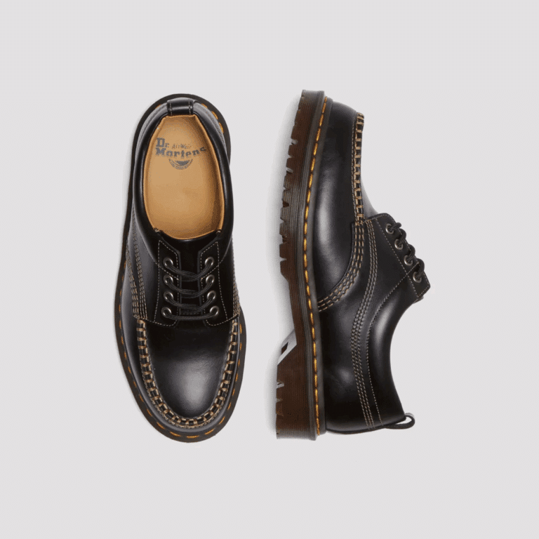 Dr Martens Lowell Leder Moc Toe Schuhe in schwarz