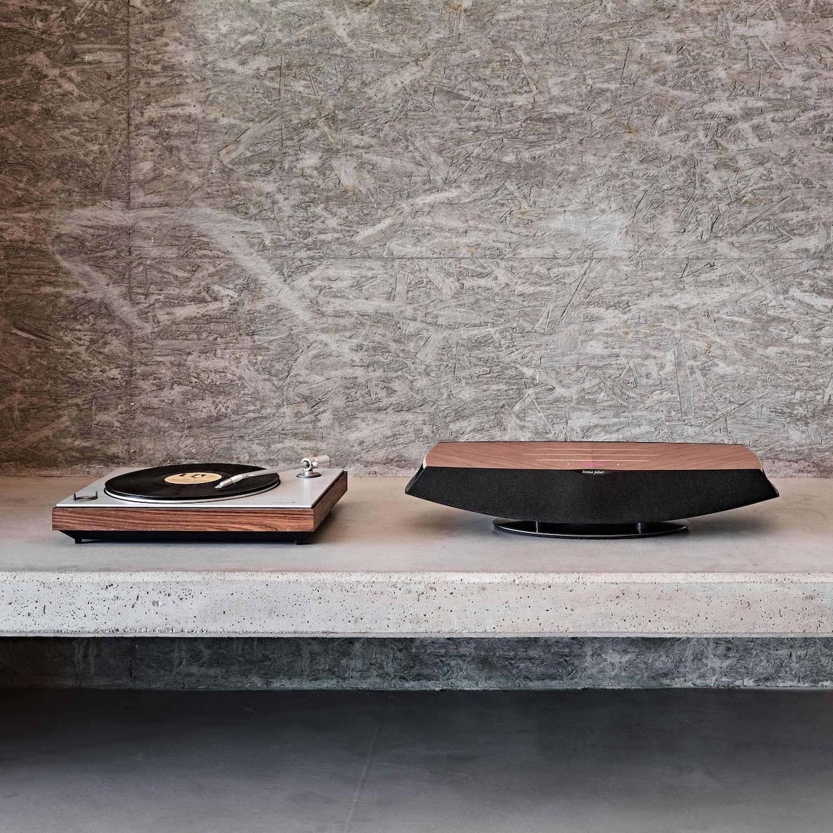 Sonus Faber OMNIA Lautsprecher mit Plattenspieler