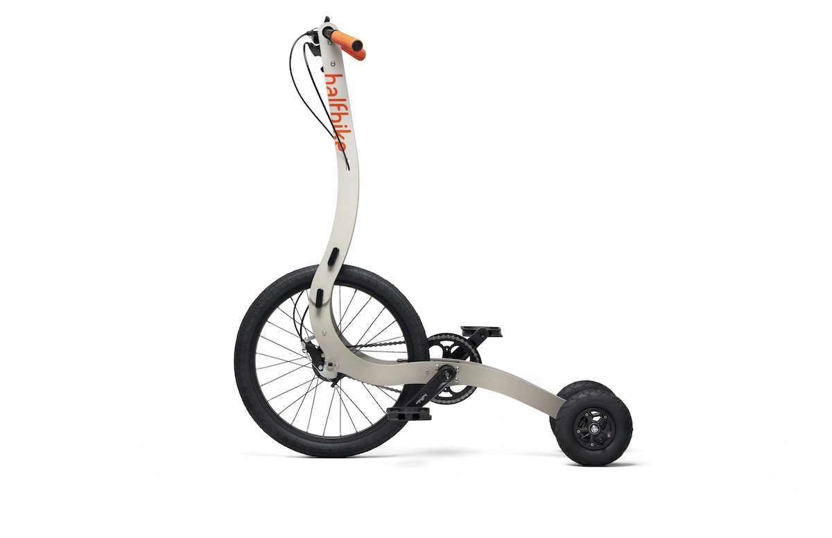 Halfbike Pro Steh-Dreirad in der Seitenansicht