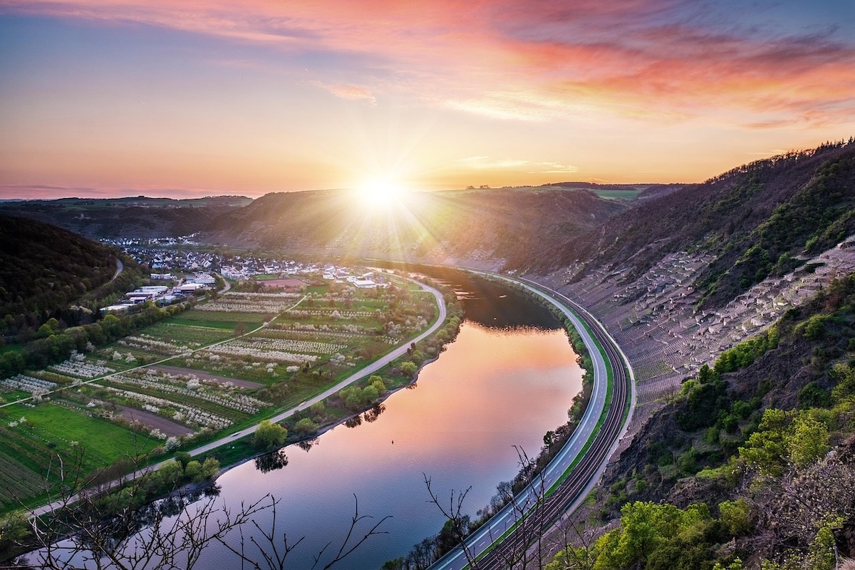 strasse an der mosel kurven weinberge Mosel - Straßen und Weinberge